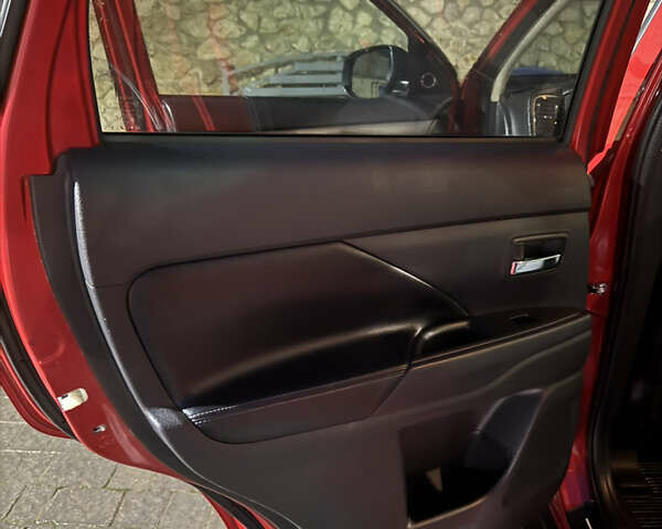 Червоний Міцубісі Аутлендер, об'ємом двигуна 2.27 л та пробігом 238 тис. км за 15800 $, фото 9 на Automoto.ua