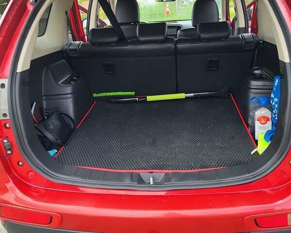 Красный Мицубиси Аутлендер, объемом двигателя 2.2 л и пробегом 225 тыс. км за 14600 $, фото 3 на Automoto.ua