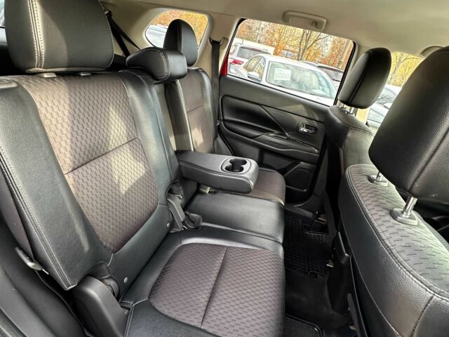 Красный Мицубиси Аутлендер, объемом двигателя 2.4 л и пробегом 213 тыс. км за 11900 $, фото 4 на Automoto.ua