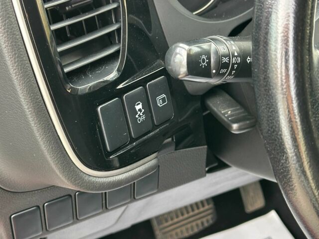 Красный Мицубиси Аутлендер, объемом двигателя 2.4 л и пробегом 213 тыс. км за 11900 $, фото 16 на Automoto.ua