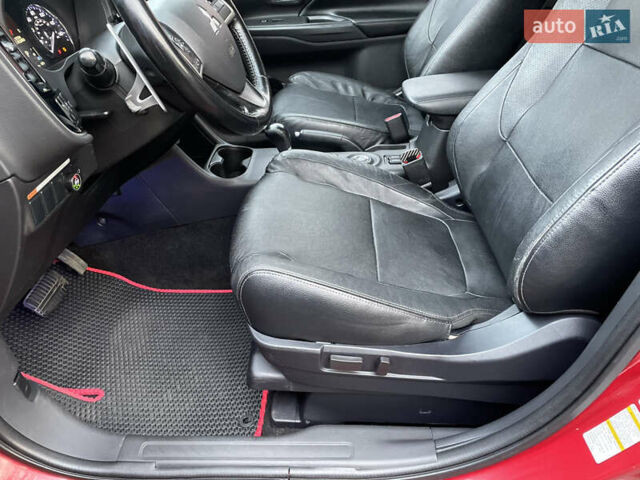 Красный Мицубиси Аутлендер, объемом двигателя 3 л и пробегом 230 тыс. км за 13900 $, фото 19 на Automoto.ua