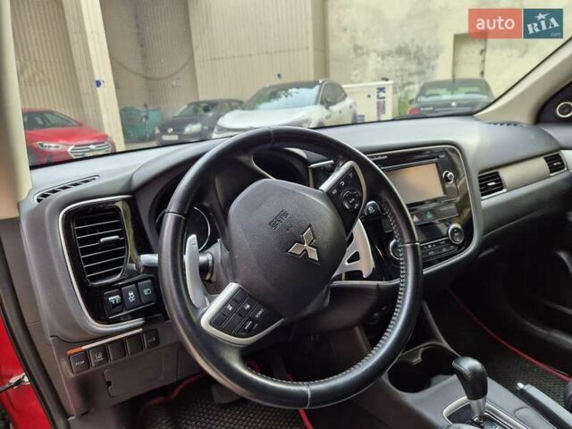 Червоний Міцубісі Аутлендер, об'ємом двигуна 3 л та пробігом 119 тис. км за 14000 $, фото 2 на Automoto.ua