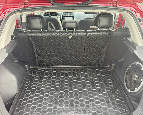 Красный Мицубиси Аутлендер, объемом двигателя 2 л и пробегом 210 тыс. км за 13500 $, фото 18 на Automoto.ua