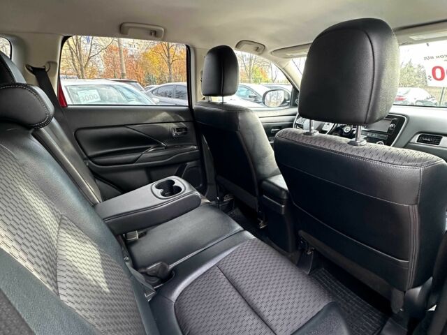 Красный Мицубиси Аутлендер, объемом двигателя 2.4 л и пробегом 213 тыс. км за 11900 $, фото 5 на Automoto.ua