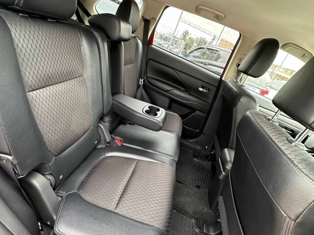 Красный Мицубиси Аутлендер, объемом двигателя 2.4 л и пробегом 213 тыс. км за 11900 $, фото 5 на Automoto.ua