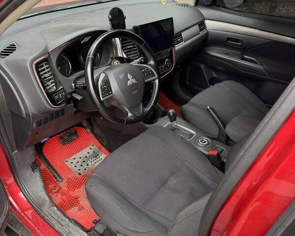 Красный Мицубиси Аутлендер, объемом двигателя 2 л и пробегом 96 тыс. км за 15500 $, фото 2 на Automoto.ua