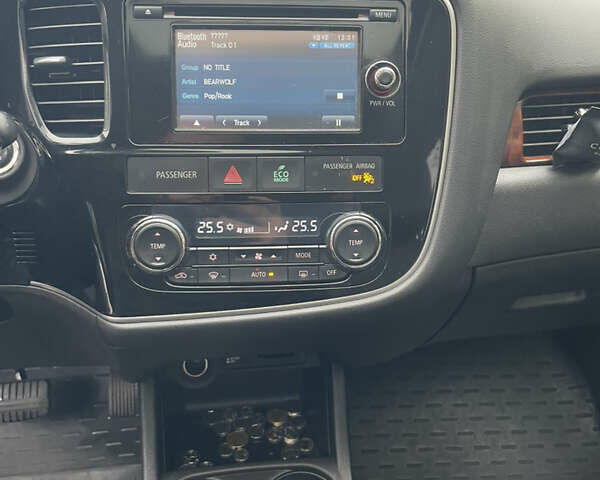 Червоний Міцубісі Аутлендер, об'ємом двигуна 2.36 л та пробігом 149 тис. км за 12500 $, фото 13 на Automoto.ua