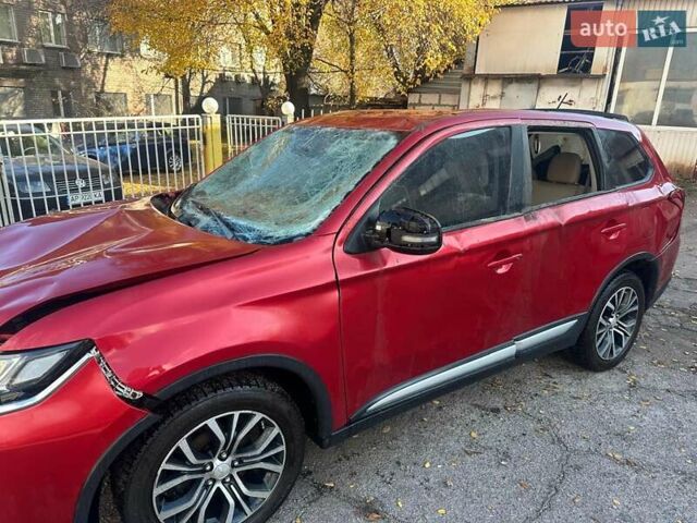 Красный Мицубиси Аутлендер, объемом двигателя 2.36 л и пробегом 180 тыс. км за 5000 $, фото 5 на Automoto.ua