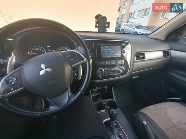 Красный Мицубиси Аутлендер, объемом двигателя 2.38 л и пробегом 206 тыс. км за 13500 $, фото 7 на Automoto.ua