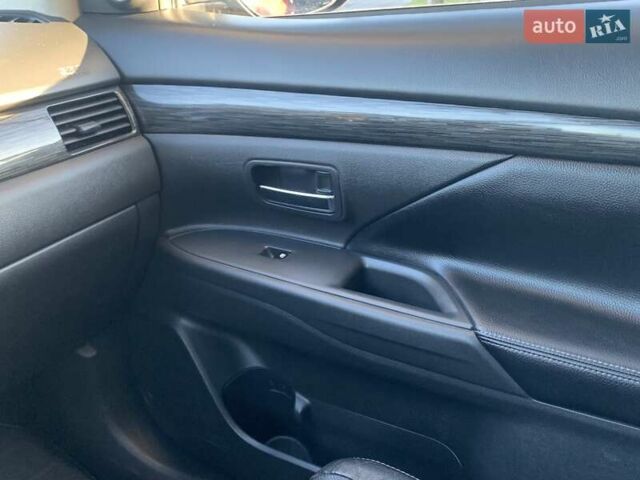 Червоний Міцубісі Аутлендер, об'ємом двигуна 2.27 л та пробігом 150 тис. км за 17600 $, фото 49 на Automoto.ua