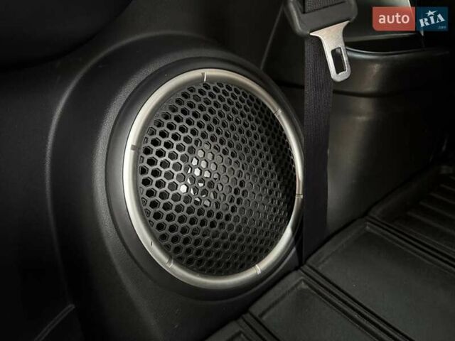 Красный Мицубиси Аутлендер, объемом двигателя 3 л и пробегом 167 тыс. км за 16990 $, фото 30 на Automoto.ua