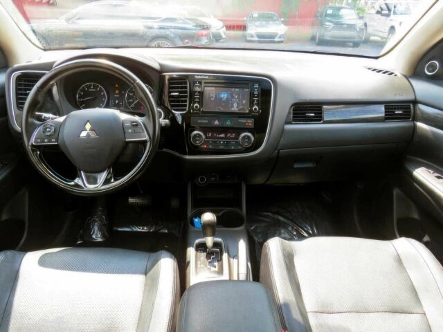 Червоний Міцубісі Аутлендер, об'ємом двигуна 2.4 л та пробігом 71 тис. км за 10800 $, фото 7 на Automoto.ua