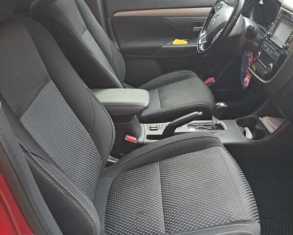 Мицубиси Аутлендер 2016 в Жашкове на Automoto.ua Красный Мицубиси Аутлендер, объемом двигателя 2.36 л и пробегом 270 тыс. км за 12500 $, фото 4 на Automoto.ua
