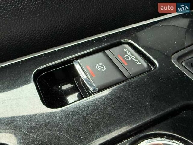 Міцубісі Аутлендер 2016 у Києві на Automoto.ua Червоний Міцубісі Аутлендер, об'ємом двигуна 2.36 л та пробігом 130 тис. км за 17490 $, фото 31 на Automoto.ua