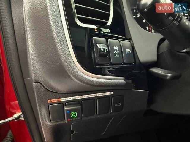 Красный Мицубиси Аутлендер, объемом двигателя 3 л и пробегом 167 тыс. км за 16990 $, фото 20 на Automoto.ua