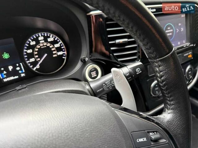 Красный Мицубиси Аутлендер, объемом двигателя 3 л и пробегом 167 тыс. км за 16990 $, фото 23 на Automoto.ua