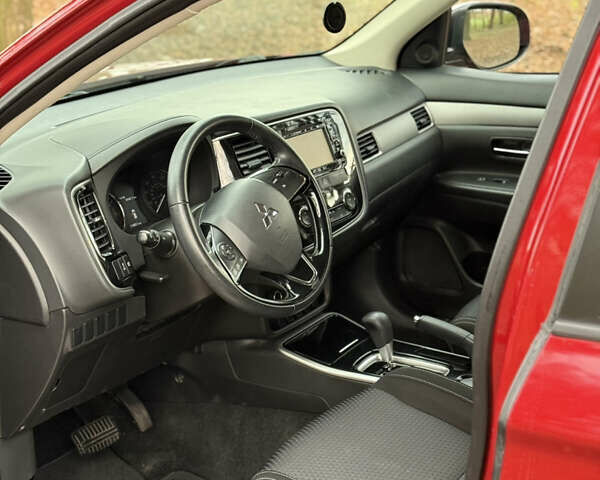 Червоний Міцубісі Аутлендер, об'ємом двигуна 2.36 л та пробігом 190 тис. км за 12000 $, фото 6 на Automoto.ua