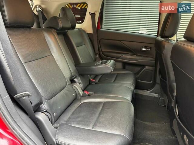 Красный Мицубиси Аутлендер, объемом двигателя 3 л и пробегом 167 тыс. км за 16990 $, фото 14 на Automoto.ua