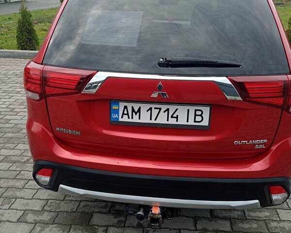 Красный Мицубиси Аутлендер, объемом двигателя 2.36 л и пробегом 131 тыс. км за 16300 $, фото 2 на Automoto.ua