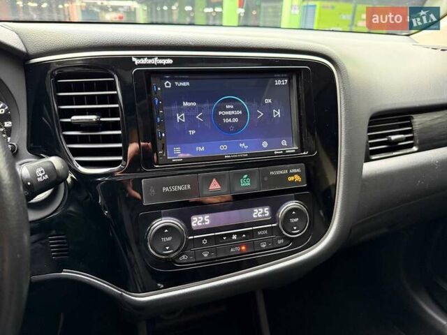 Красный Мицубиси Аутлендер, объемом двигателя 3 л и пробегом 167 тыс. км за 16990 $, фото 26 на Automoto.ua