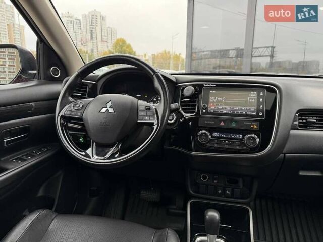 Міцубісі Аутлендер 2016 у Києві на Automoto.ua Червоний Міцубісі Аутлендер, об'ємом двигуна 2.36 л та пробігом 130 тис. км за 17490 $, фото 17 на Automoto.ua