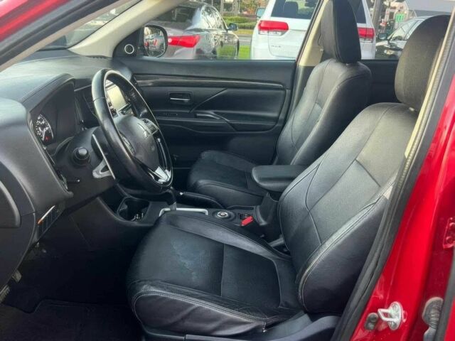 Красный Мицубиси Аутлендер, объемом двигателя 3 л и пробегом 71 тыс. км за 3400 $, фото 5 на Automoto.ua