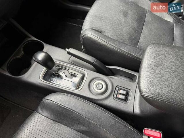 Красный Мицубиси Аутлендер, объемом двигателя 3 л и пробегом 167 тыс. км за 16990 $, фото 28 на Automoto.ua