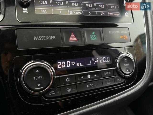 Міцубісі Аутлендер 2016 у Києві на Automoto.ua Червоний Міцубісі Аутлендер, об'ємом двигуна 2.36 л та пробігом 130 тис. км за 17490 $, фото 29 на Automoto.ua