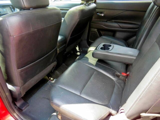 Червоний Міцубісі Аутлендер, об'ємом двигуна 2.4 л та пробігом 71 тис. км за 10800 $, фото 12 на Automoto.ua