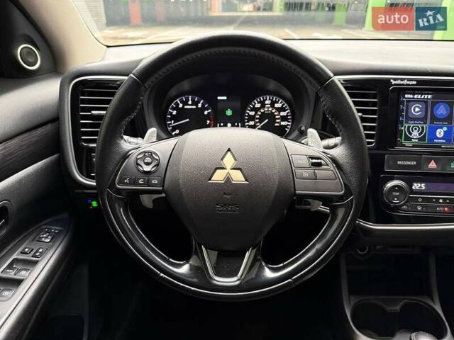 Красный Мицубиси Аутлендер, объемом двигателя 3 л и пробегом 167 тыс. км за 16990 $, фото 22 на Automoto.ua