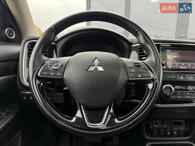 Міцубісі Аутлендер 2016 у Києві на Automoto.ua Червоний Міцубісі Аутлендер, об'ємом двигуна 2.36 л та пробігом 130 тис. км за 17490 $, фото 18 на Automoto.ua