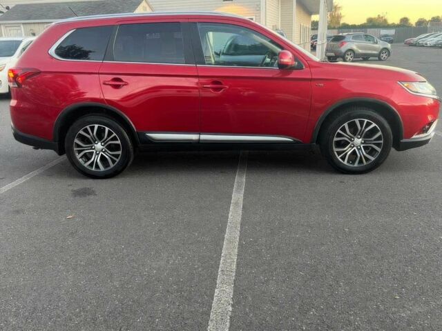 Красный Мицубиси Аутлендер, объемом двигателя 3 л и пробегом 71 тыс. км за 3400 $, фото 1 на Automoto.ua