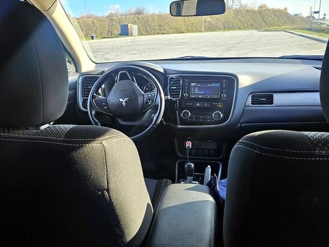 Красный Мицубиси Аутлендер, объемом двигателя 2.4 л и пробегом 174 тыс. км за 14300 $, фото 5 на Automoto.ua