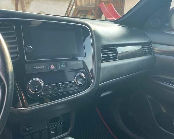 Красный Мицубиси Аутлендер, объемом двигателя 2.36 л и пробегом 60 тыс. км за 15500 $, фото 31 на Automoto.ua