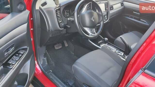 Красный Мицубиси Аутлендер, объемом двигателя 2.36 л и пробегом 80 тыс. км за 16500 $, фото 12 на Automoto.ua