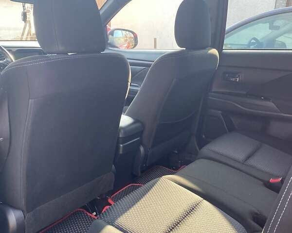 Красный Мицубиси Аутлендер, объемом двигателя 2.36 л и пробегом 60 тыс. км за 15500 $, фото 30 на Automoto.ua