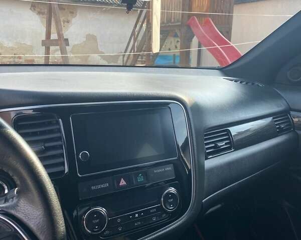 Красный Мицубиси Аутлендер, объемом двигателя 2.36 л и пробегом 60 тыс. км за 15500 $, фото 12 на Automoto.ua