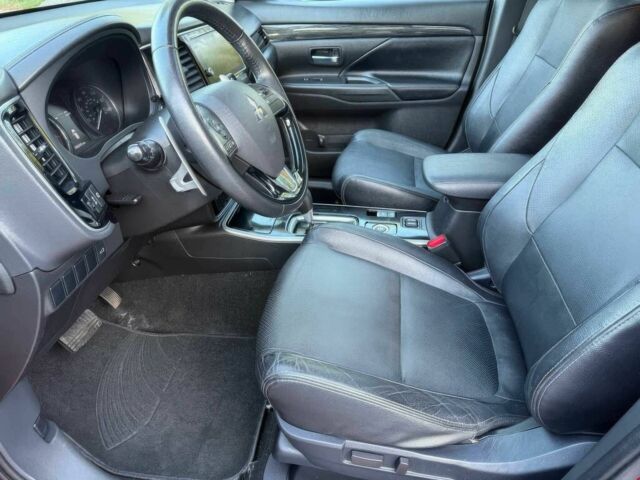 Красный Мицубиси Аутлендер, объемом двигателя 3 л и пробегом 57 тыс. км за 13200 $, фото 10 на Automoto.ua