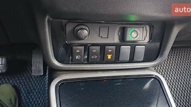 Красный Мицубиси Аутлендер, объемом двигателя 2.36 л и пробегом 80 тыс. км за 16500 $, фото 14 на Automoto.ua