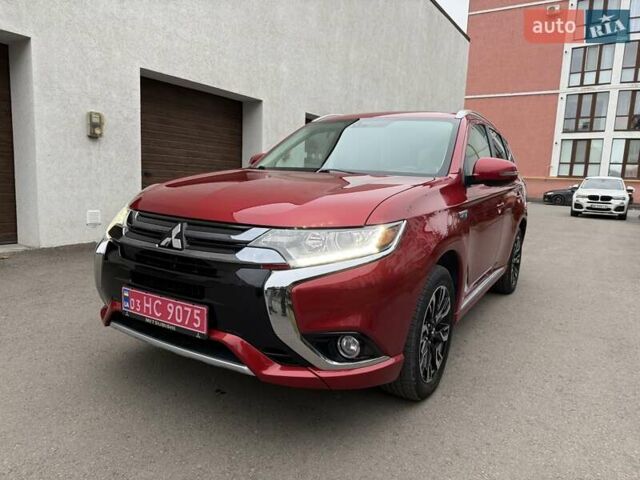 Красный Мицубиси Аутлендер, объемом двигателя 2 л и пробегом 176 тыс. км за 18900 $, фото 1 на Automoto.ua