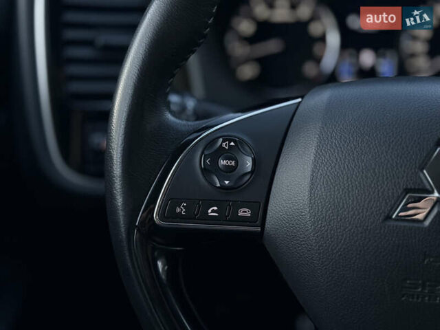 Красный Мицубиси Аутлендер, объемом двигателя 2 л и пробегом 85 тыс. км за 18900 $, фото 71 на Automoto.ua