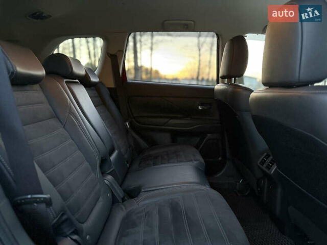 Красный Мицубиси Аутлендер, объемом двигателя 2 л и пробегом 85 тыс. км за 18900 $, фото 48 на Automoto.ua