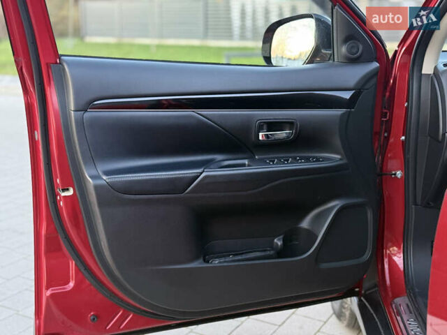 Красный Мицубиси Аутлендер, объемом двигателя 2 л и пробегом 85 тыс. км за 18900 $, фото 31 на Automoto.ua