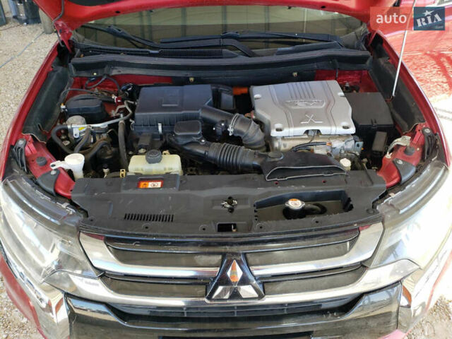 Красный Мицубиси Аутлендер, объемом двигателя 2 л и пробегом 226 тыс. км за 12500 $, фото 11 на Automoto.ua