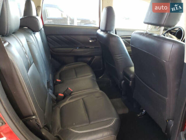 Красный Мицубиси Аутлендер, объемом двигателя 2 л и пробегом 226 тыс. км за 12500 $, фото 9 на Automoto.ua