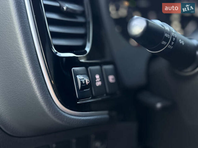 Красный Мицубиси Аутлендер, объемом двигателя 2 л и пробегом 85 тыс. км за 18900 $, фото 34 на Automoto.ua