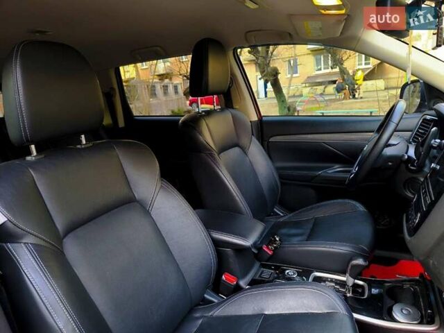 Красный Мицубиси Аутлендер, объемом двигателя 2.4 л и пробегом 125 тыс. км за 17400 $, фото 6 на Automoto.ua