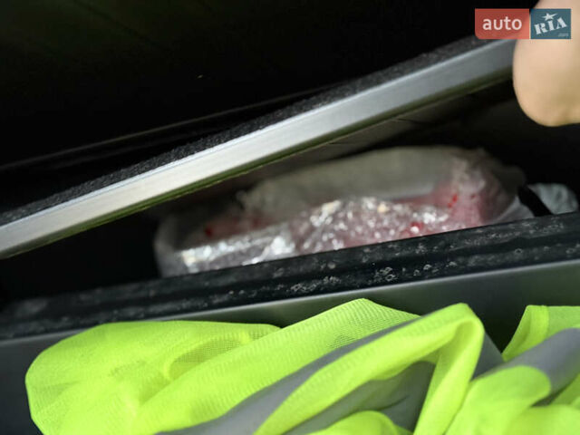 Красный Мицубиси Аутлендер, объемом двигателя 2 л и пробегом 85 тыс. км за 18900 $, фото 62 на Automoto.ua