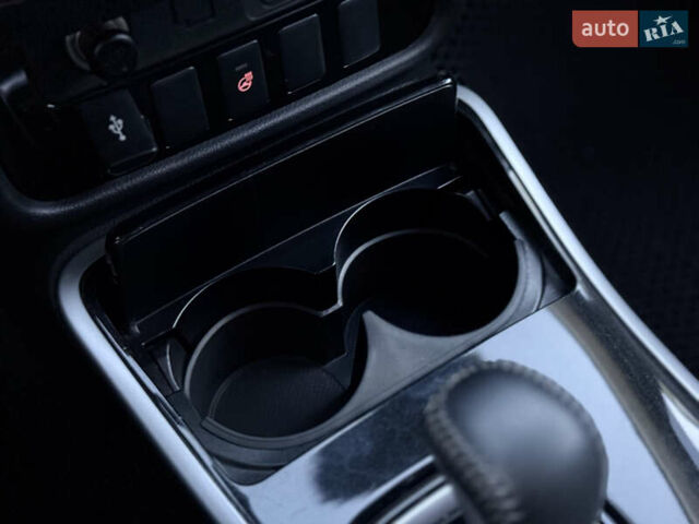 Красный Мицубиси Аутлендер, объемом двигателя 2 л и пробегом 85 тыс. км за 18900 $, фото 43 на Automoto.ua