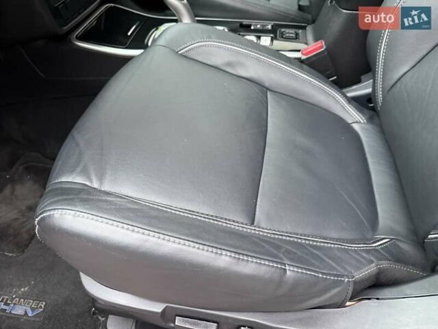 Красный Мицубиси Аутлендер, объемом двигателя 2 л и пробегом 176 тыс. км за 18900 $, фото 14 на Automoto.ua